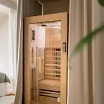 New! Designer With Sauna For 4!best Location! *