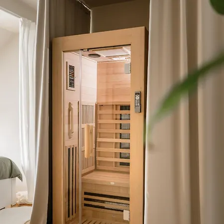 New! Designer For 4!best Location! *