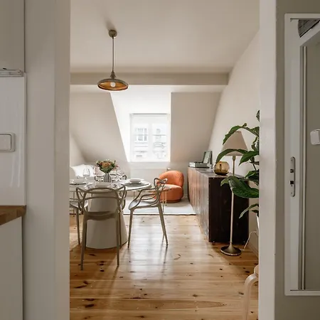 Apartment New! Designer For 4!best Location! *