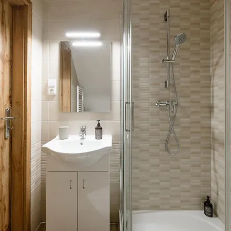 Apartment New! Designer For 4!best Location! *