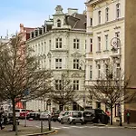 New! Designer For 4!best Location!