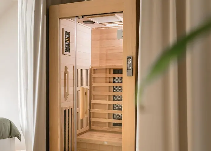 New! Designer With Sauna For 4!best Location! *