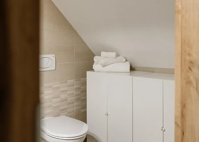 New! Designer With Sauna For 4!best Location!